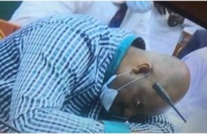 Pastor Collapses in Church After Lady’s Arrival, Sparks Community Debate