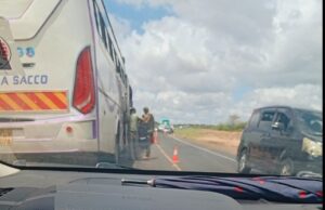 Kisumu: Man Hires Entire Bus to Nairobi After Selling Land A young man rented all 51 seats of a Nairobi-bound bus from Kisumu. Witnesses say he recently sold a piece of land in Nyakach for an undisclosed amount. The man said he wanted a quiet, peaceful trip with no noise. Residents were shocked as the empty bus left the station with only him inside. Social media users have nicknamed him “The VIP Passenger.” The Unusual Scene at Kisumu Bus Terminal Kisumu residents were left shocked after a young man rented an entire bus and travelled alone to Nairobi. The incident happened on Sunday and quickly attracted a crowd at the Kisumu bus terminal. Witnesses say the man, believed to be in his early 30s, recently sold a piece of land in Nyakach. Instead of taking a normal public transport seat, he surprised everyone by booking all 51 seats in the bus. He Wanted Peace and Quiet According to one of the bus attendants, the man said he did not like noise and wanted a peaceful journey. This unusual request forced other travellers who had planned to board the same bus to find alternative vehicles. Residents React to the Strange Trip The man was seen wearing flashy clothes and sunglasses as he sat alone by the window, waving as the empty bus left the terminal. Some people stayed behind just to witness the rare moment. One resident commented in concern, saying: “He has a right to enjoy his wealth, but I hope he invests wisely.” Plans to Start a Business in Nairobi Details about his financial status remain unclear, but sources say he intends to invest in a business once he arrives in Nairobi. His bold move has already gone viral, earning him the nickname “The VIP Passenger” on social media.