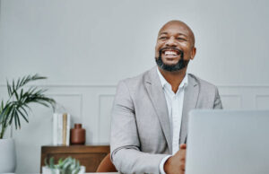 “Mimi Niliogopa Mama Wa Miaka Sitini” Man Narrates Losing His Well Paying Job Because He Refused His Boss’s Advances – See What Happened After