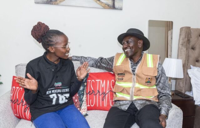 President William Ruto has handed over keys to more than 4,500 homeowners in Nairobi’s Mukuru estate https://kenyantrend.com/2025/12/ruto-hands-over-4500-homes-in-mukuru-affordable-housing-project/